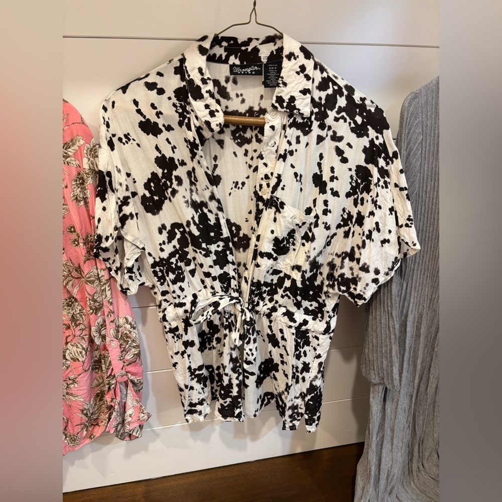 Wrangler Retro Black and White Animal Print button up Top Size Large